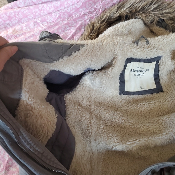 Coat - Picture 14 of 16